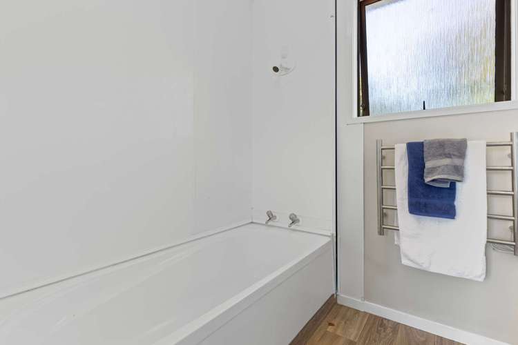 53 Gilbass Avenue Hamilton Lake_13