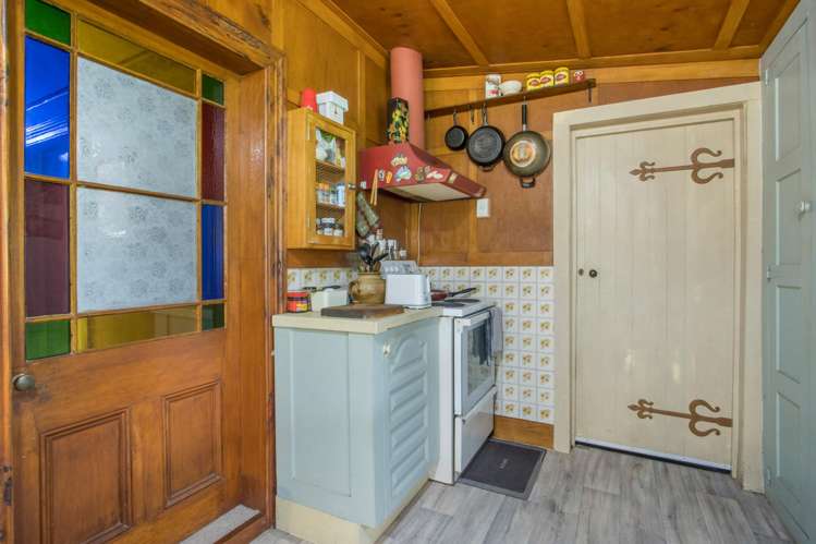 10A Queen Street Waikino_3