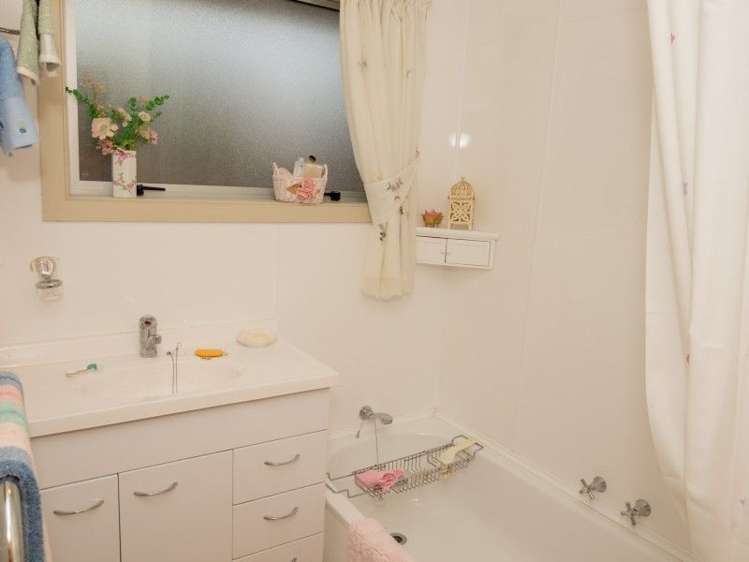 1/18 Woodham Drive Allenton_10