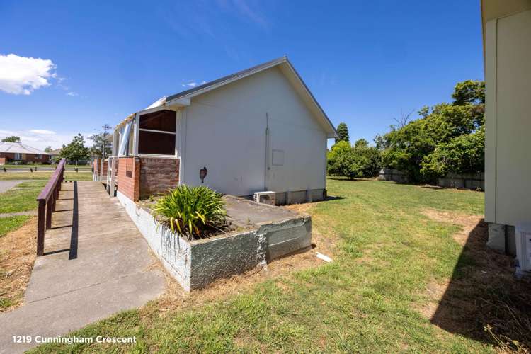 1213–1225 Cunningham Crescent Mayfair_30