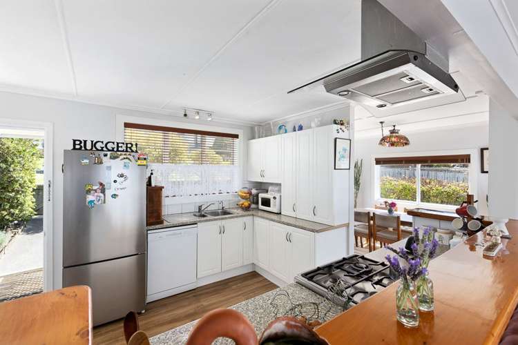 11 Sea View Road Leigh_6