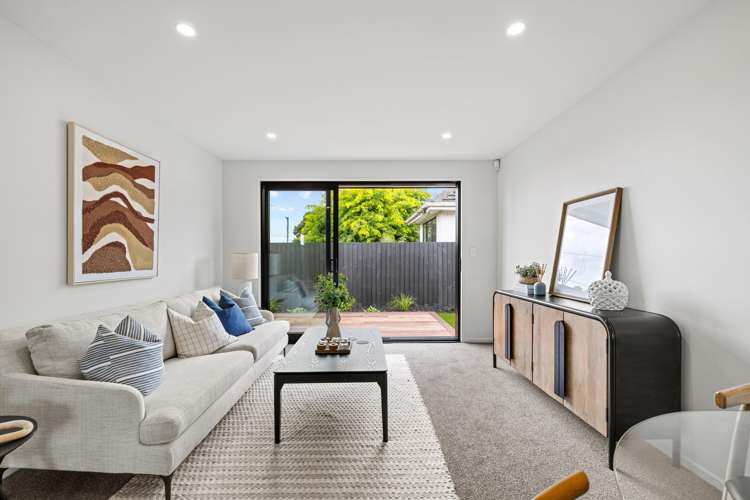 2/7 Cossar Street Burwood_1