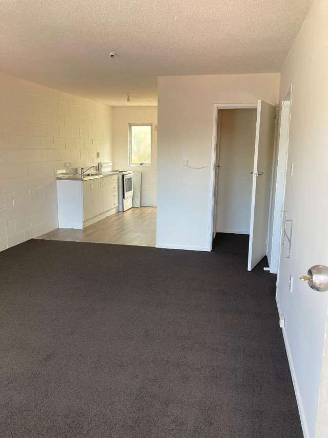 2/5a Kitchener Street 1055_2