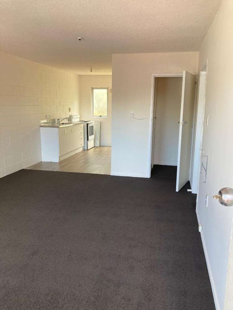 2/5a Kitchener Street 1055_2