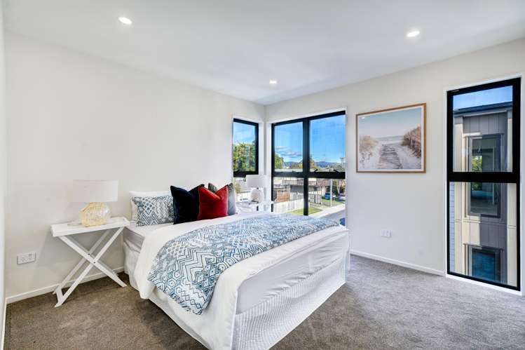14&16 Woodford Ave Henderson_15