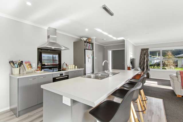 7 Barry Groucott Grove Wainuiomata_2