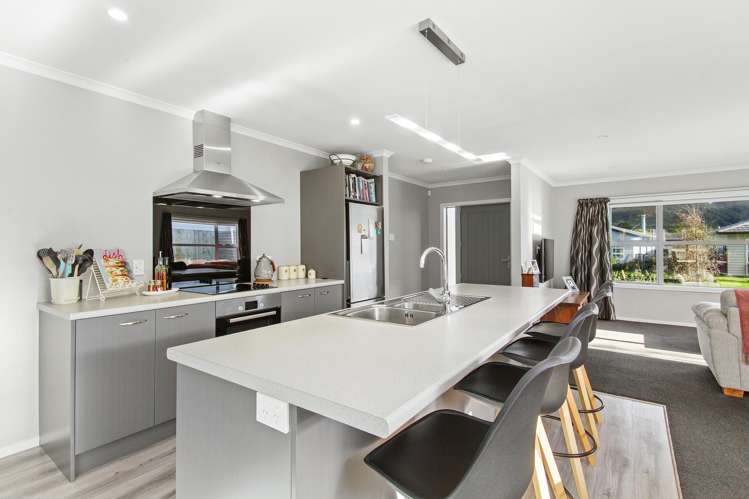 7 Barry Groucott Grove_2