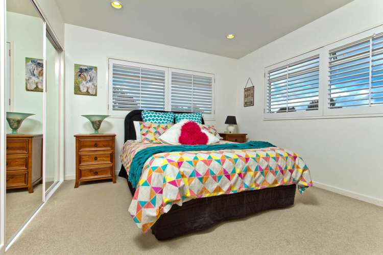 1 Oakford Park Crescent Greenhithe_11