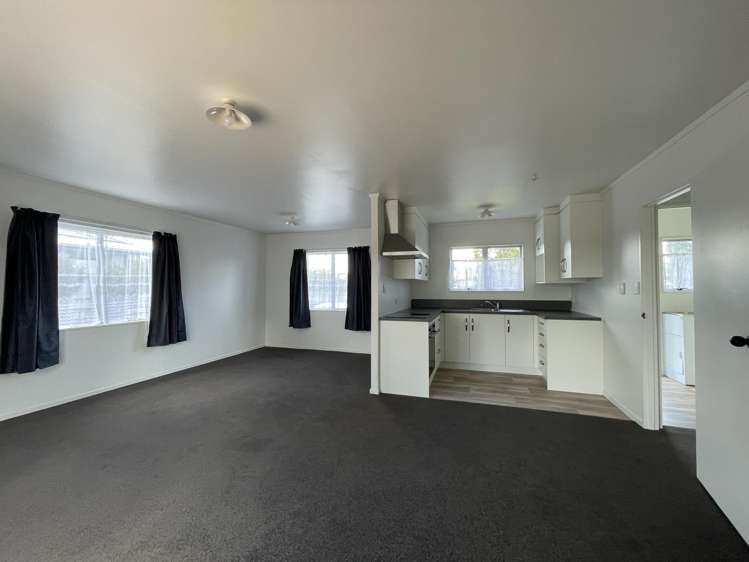 76B Kahikatea Drive Melville_1