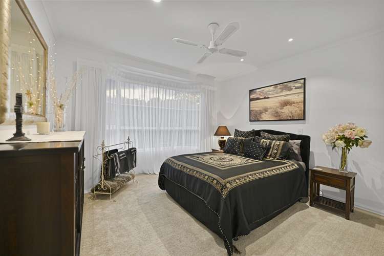 27 Almond Grove Greenhithe_11