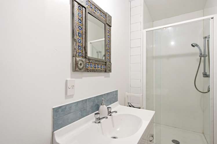 5662 West Coast Road Springfield_15