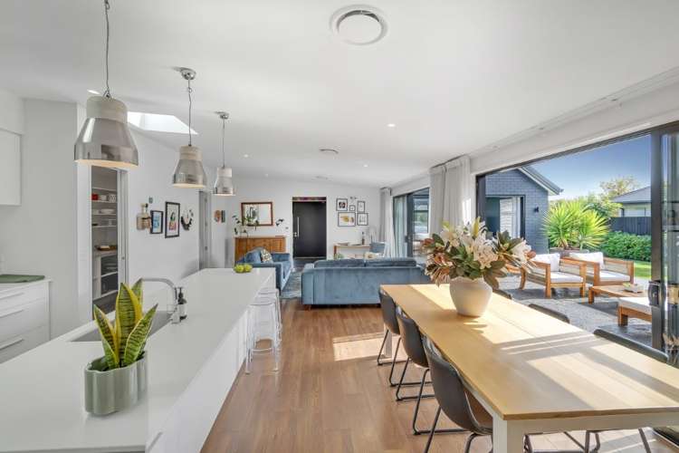 39 Dunlops Crescent Bottle Lake_9