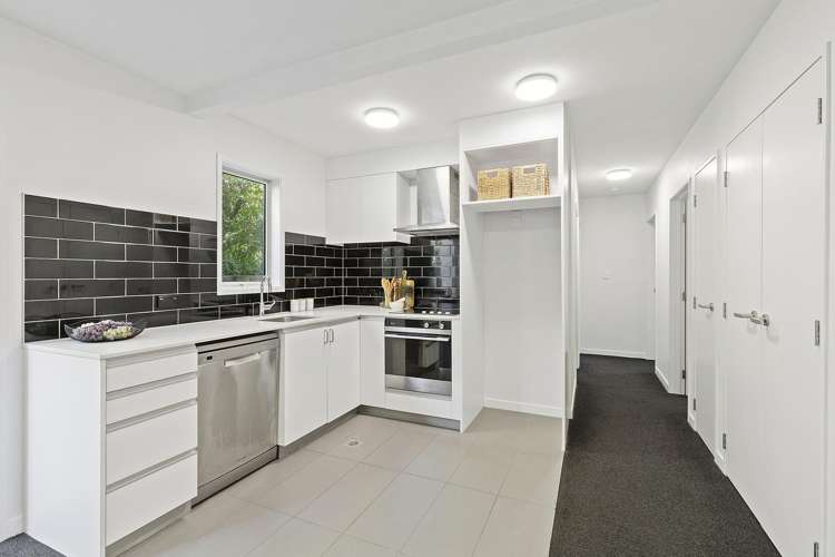 7/74 Derwent Street_3