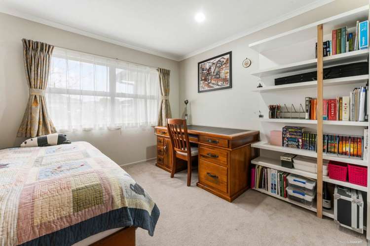 1 Kirkaldy Street Wattle Downs_12
