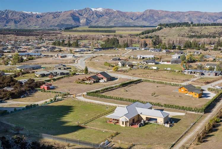 16 Old Racecourse Road Albert Town_14