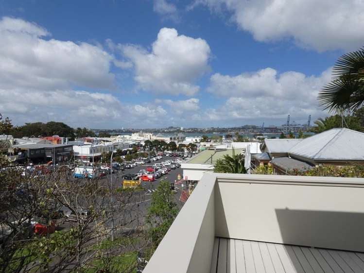 2/125 Victoria Road Devonport_8