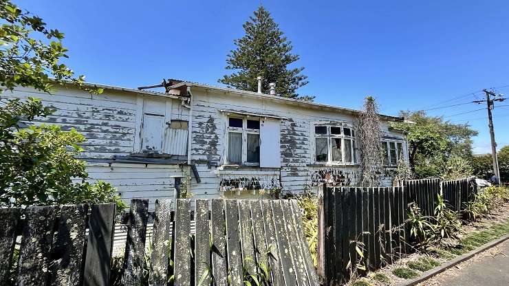 The rundown bungalow on Mays Road, in Auckland's Onehunga, had attracted strong interest from renovators and traders. Photo / Supplied