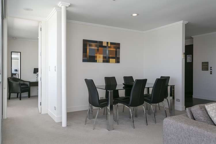 20/225 Lake Terrace Waipahihi_16