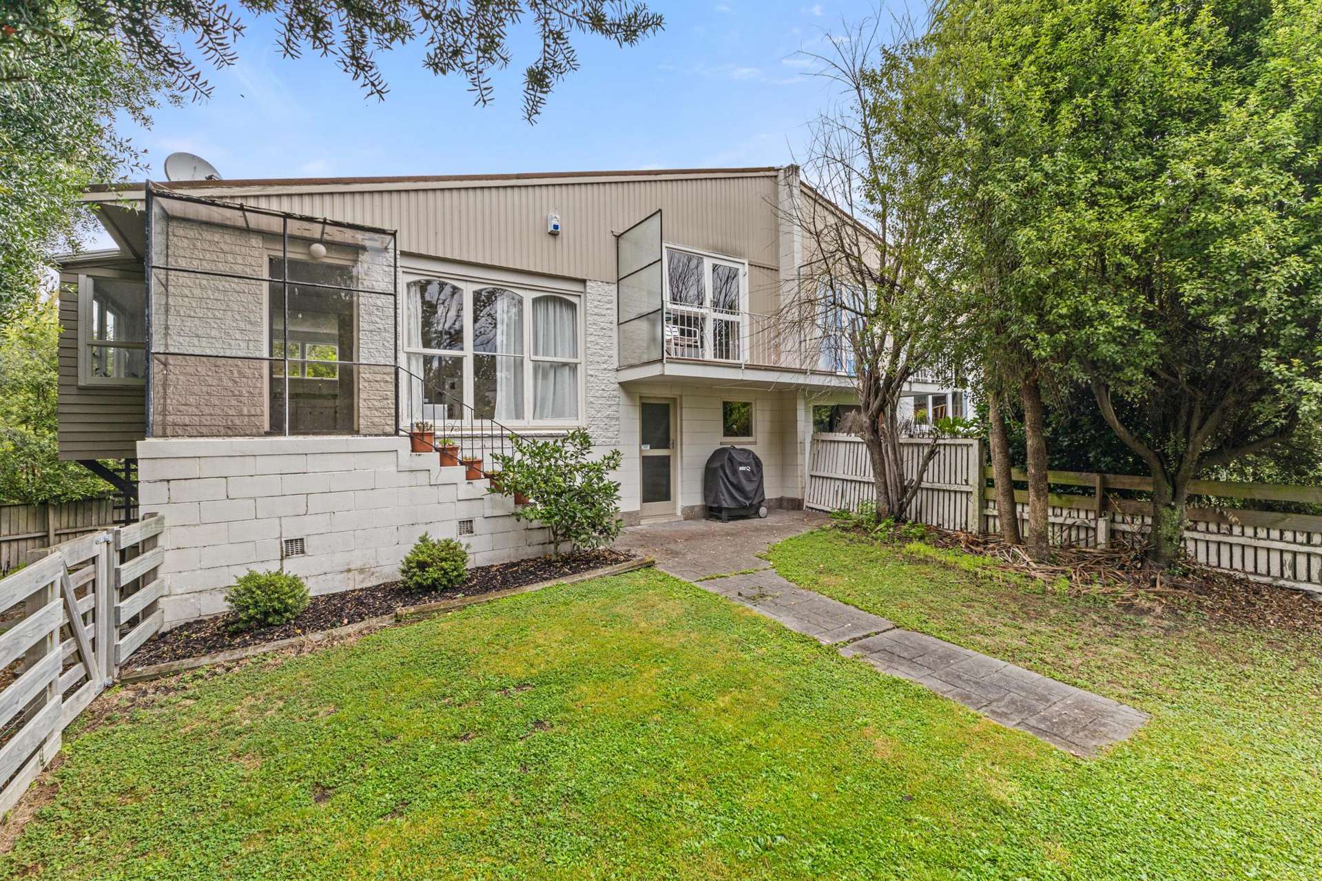 9a Esher Place Saint Martins_0