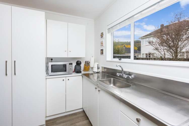 2/22 Barton Grove Naenae_6