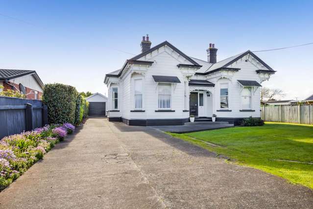 SIZEABLE HOME - MODERN COMFORTS - TIMELESS CHARM