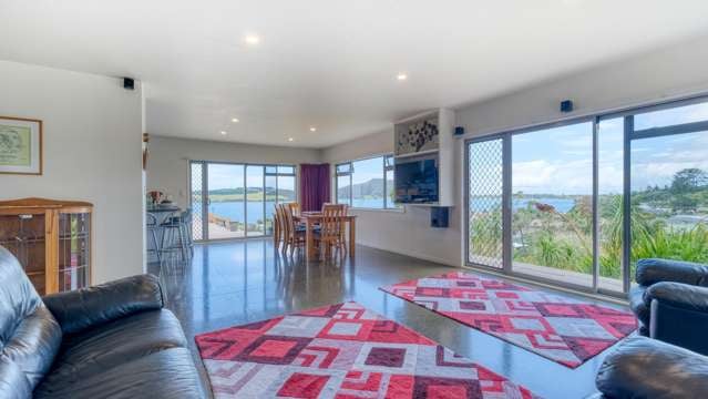 Stunning Hilltop Home in Pukenui Village