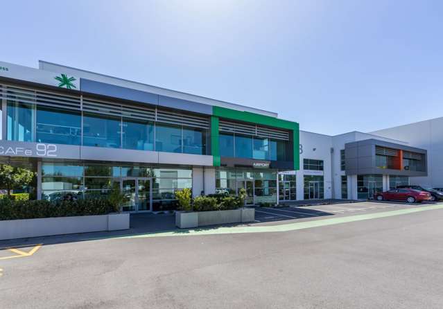 Office near the Airport with Parking