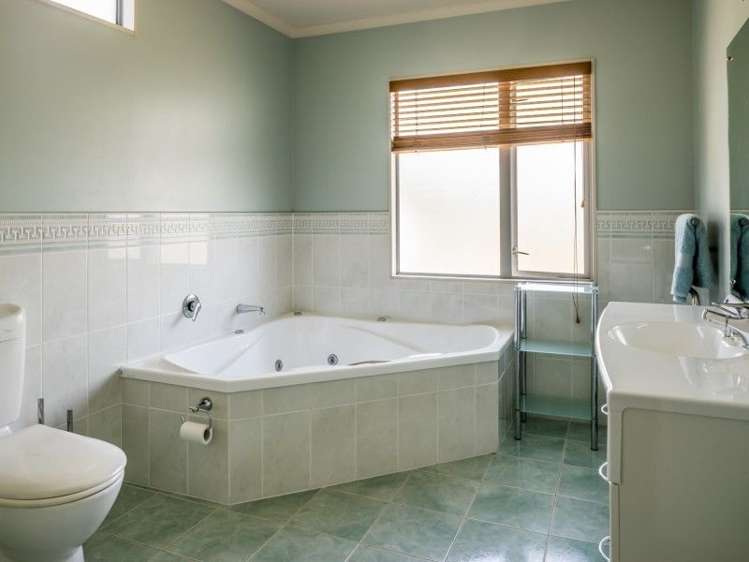 5 Whitianga View Paremata_12