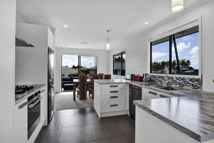 34 Honeyfield Drive Whalers Gate_11