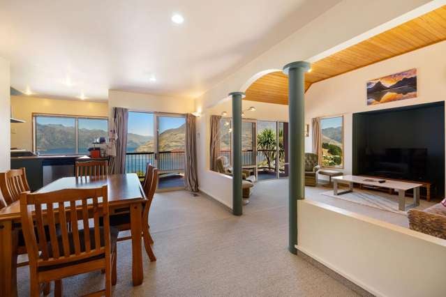 14a Von Place Fernhill/Sunshine Bay_1