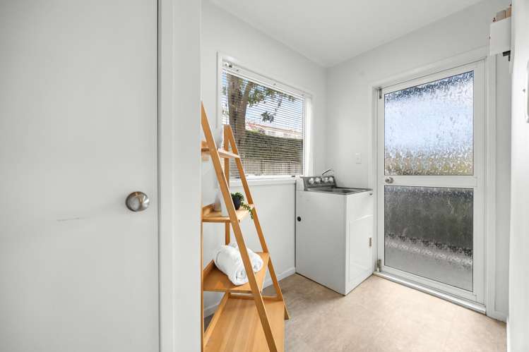 5/110 Norman Lesser Drive St Johns_14