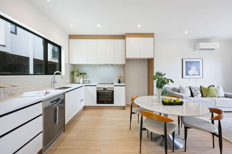 10-17/4 Springbank Lane Te Atatu Peninsula_12
