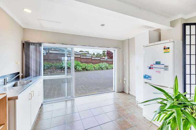 141 Flanshaw Road Te Atatu South_9