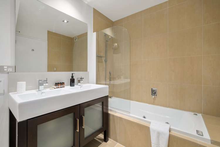 1/11 Gum Lane Queenstown_15