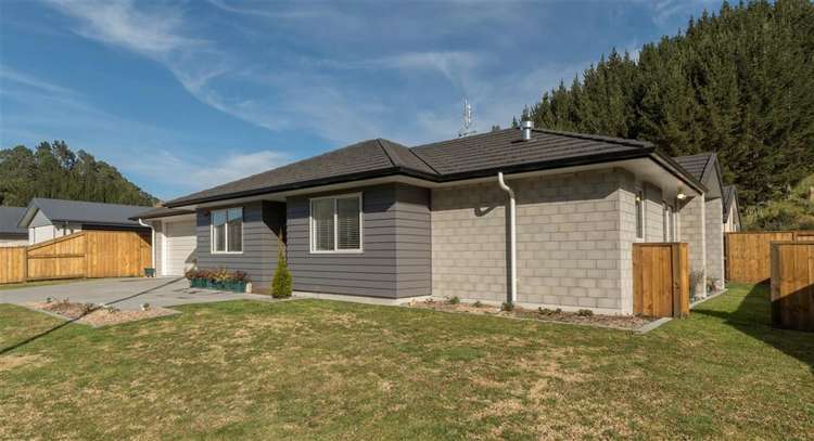 296 Lakes Boulevard Pyes Pa_14