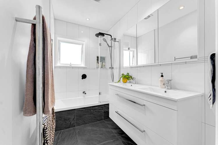 20 Sylvan Crescent Te Atatu South_11