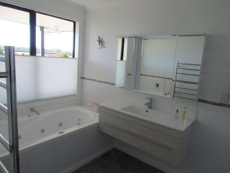 9a Racecourse Road Winton_11