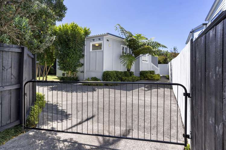 4A Tiroroa Avenue Te Atatu South_30