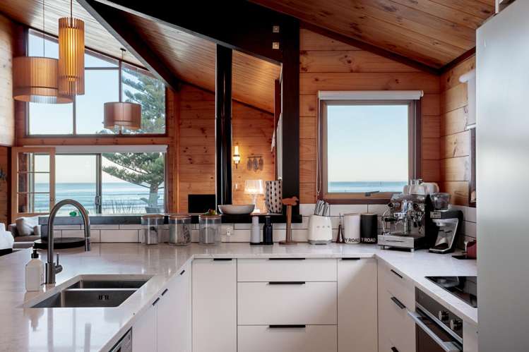 6 Makorori Beach Road Makorori_2