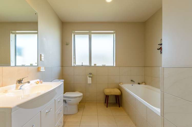 17 Avening Close Blenheim Central_9