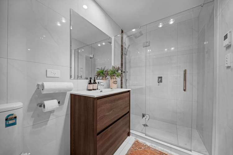 16 Lime Hill Rise Flat Bush_36