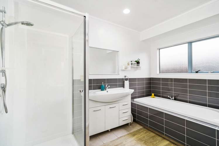 1 Caesar Roose Drive Glenview_13