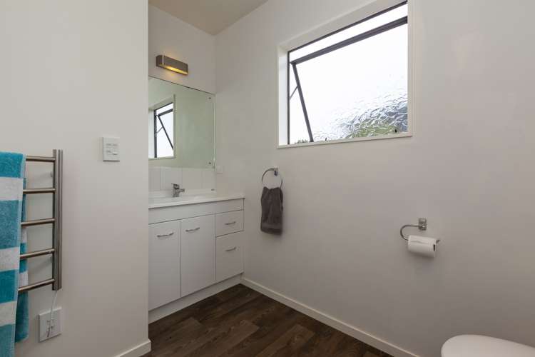 70a Marine Parade Mellons Bay_11