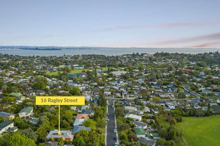 16 Ragley Street Titirangi_21