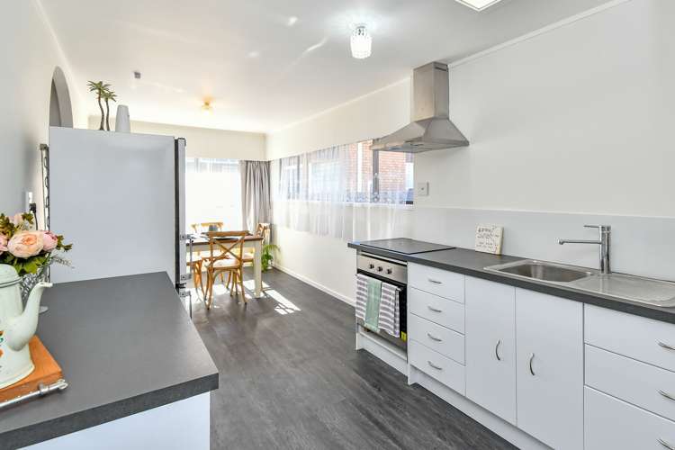 2/2 Grande Vue Road Papatoetoe_5