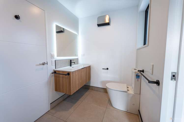 86 & 86A Church Street Seaview_12