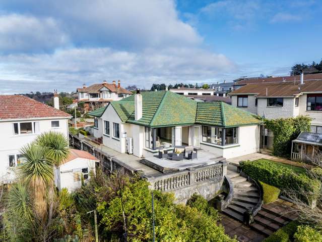 Harbour views, garden peace-Inner city perfection!