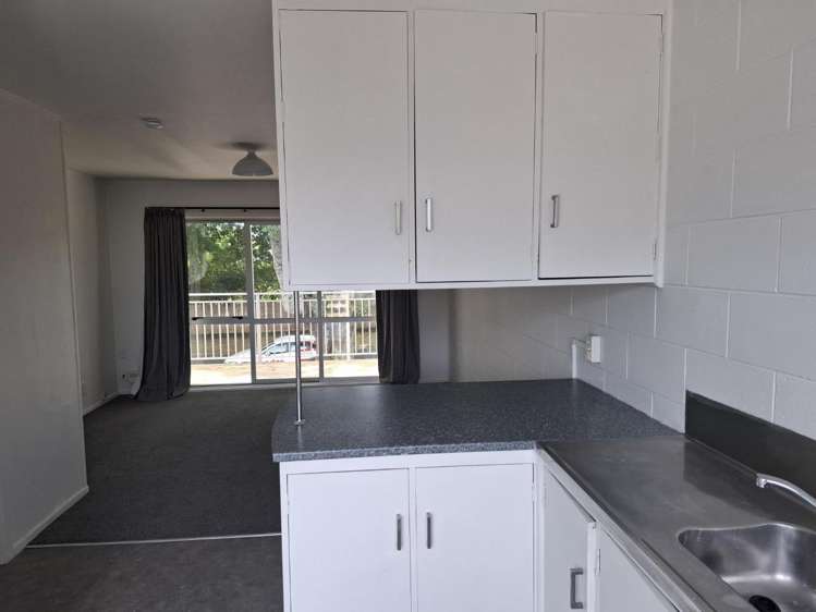 2/5 Kitchener Street 1055_5