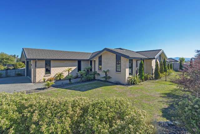 9 Fairose Drive Richmond_1