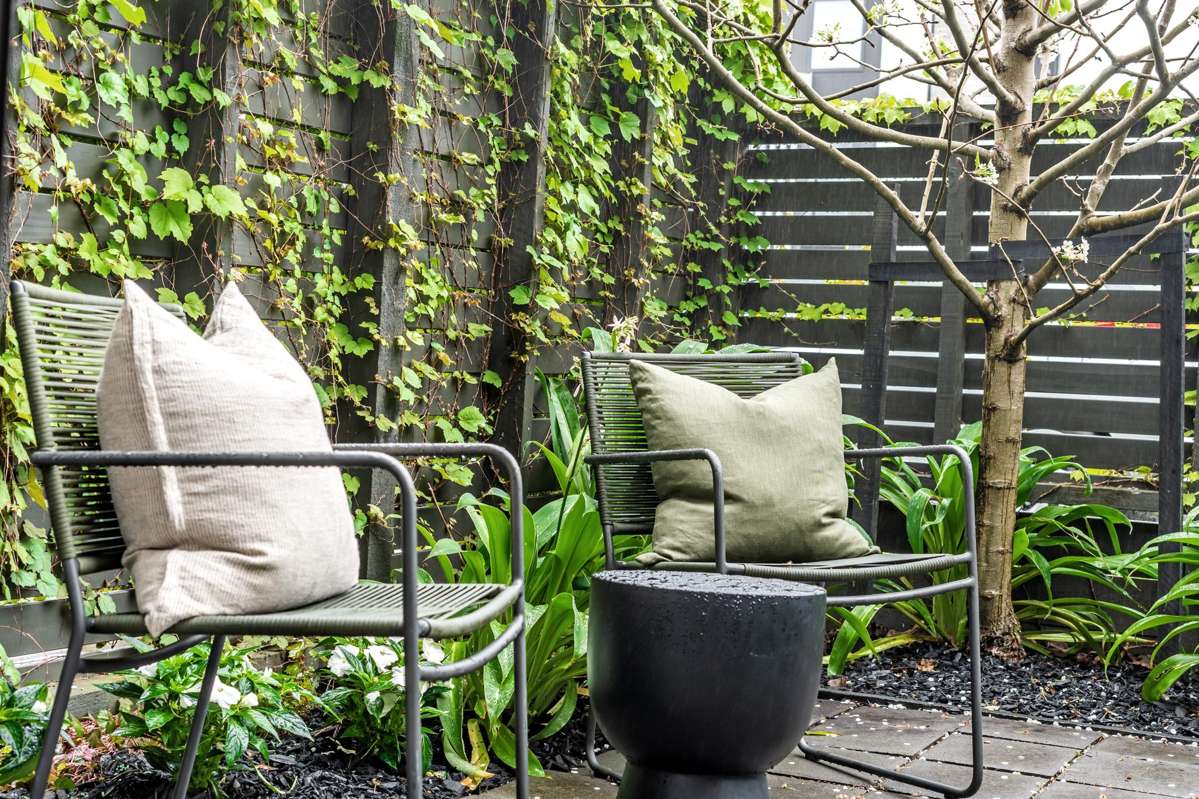 2/4 Glen Atkinson Street_4